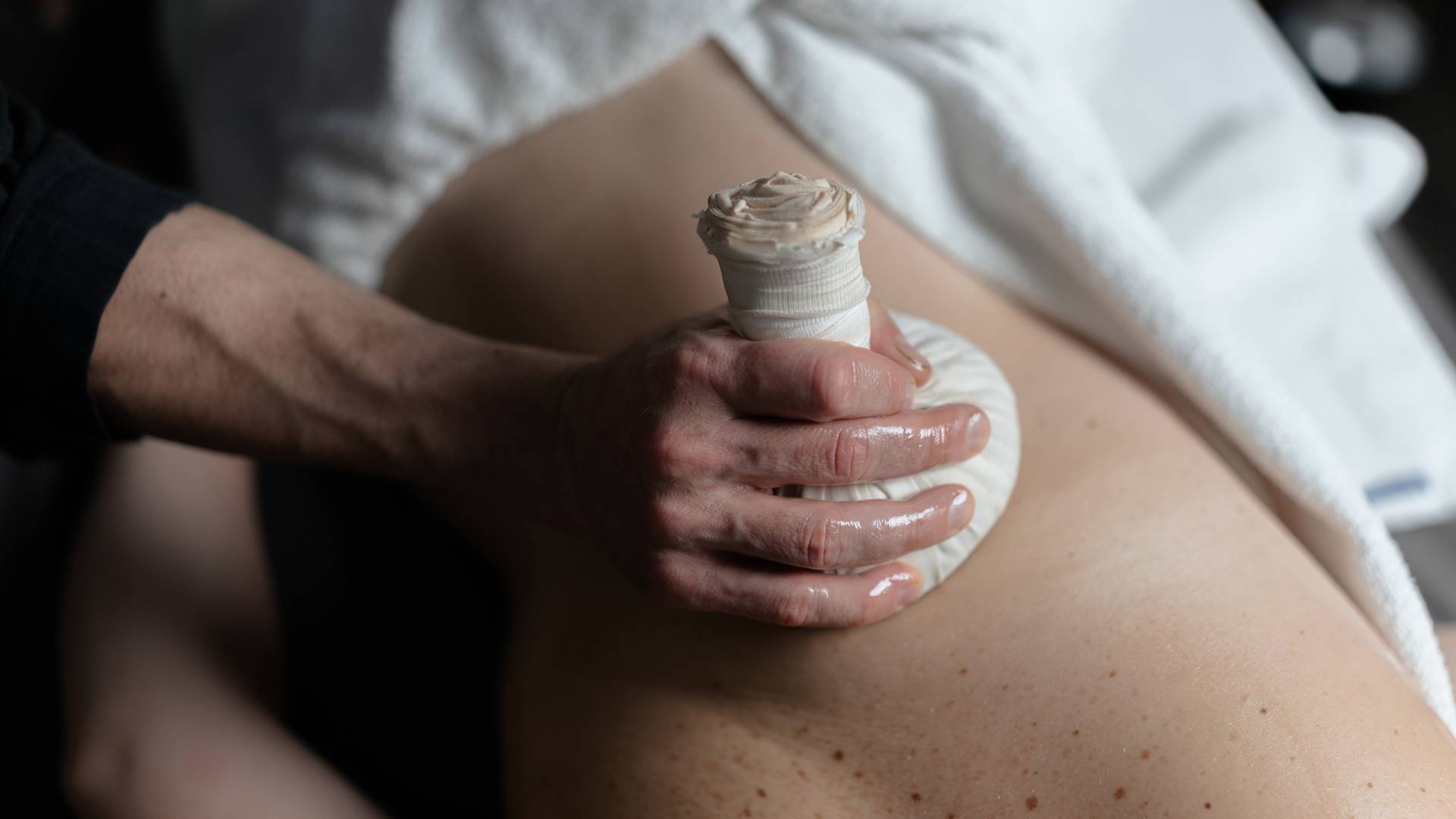 Kräuterstempelmassage